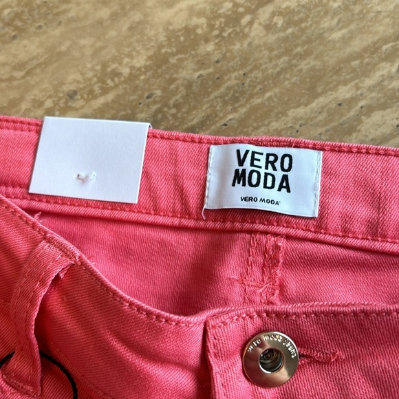 Vero Moda Jeans. Pink Denim. Wonder Jegging. Size 28. 
New with tags. - Picture 3 of 10